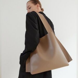Lecc Project Arc big bucket bag in tan color